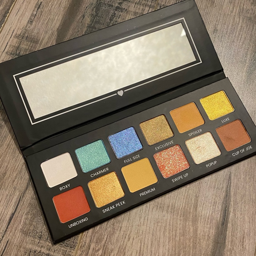 Hello Charmer Eyeshadow Palette